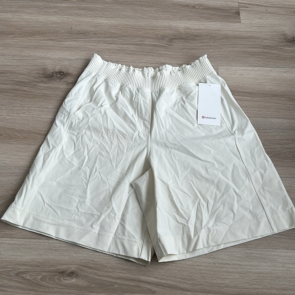 Lululemon Stretch Woven Ruffle-Waist High-Rise Short 9" - Picture 5 of 10